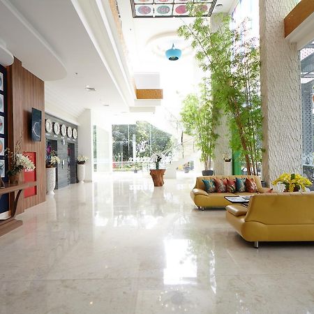 Hotel Ibis Styles Cikarang Exterior foto
