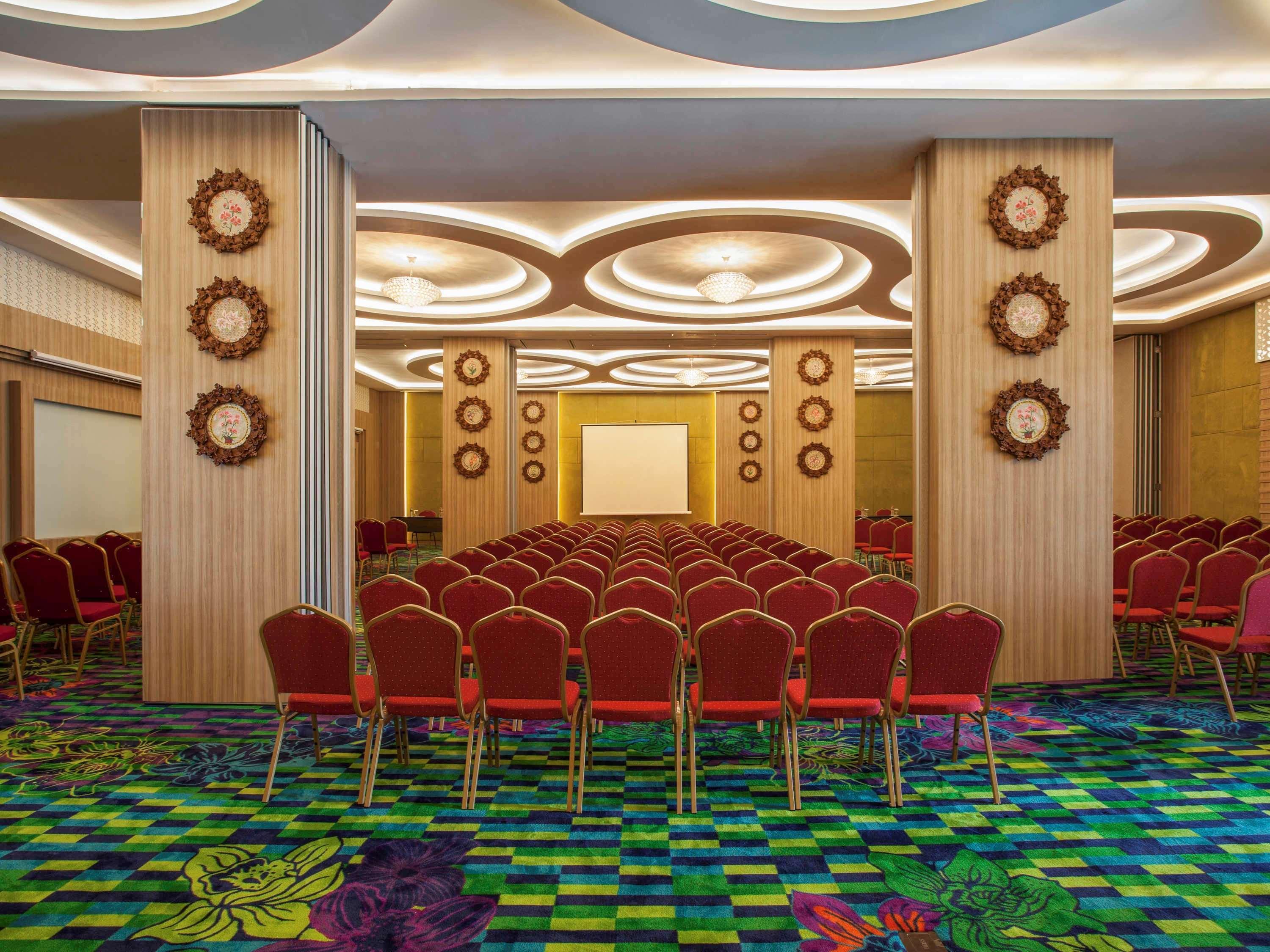 Hotel Ibis Styles Cikarang Exterior foto