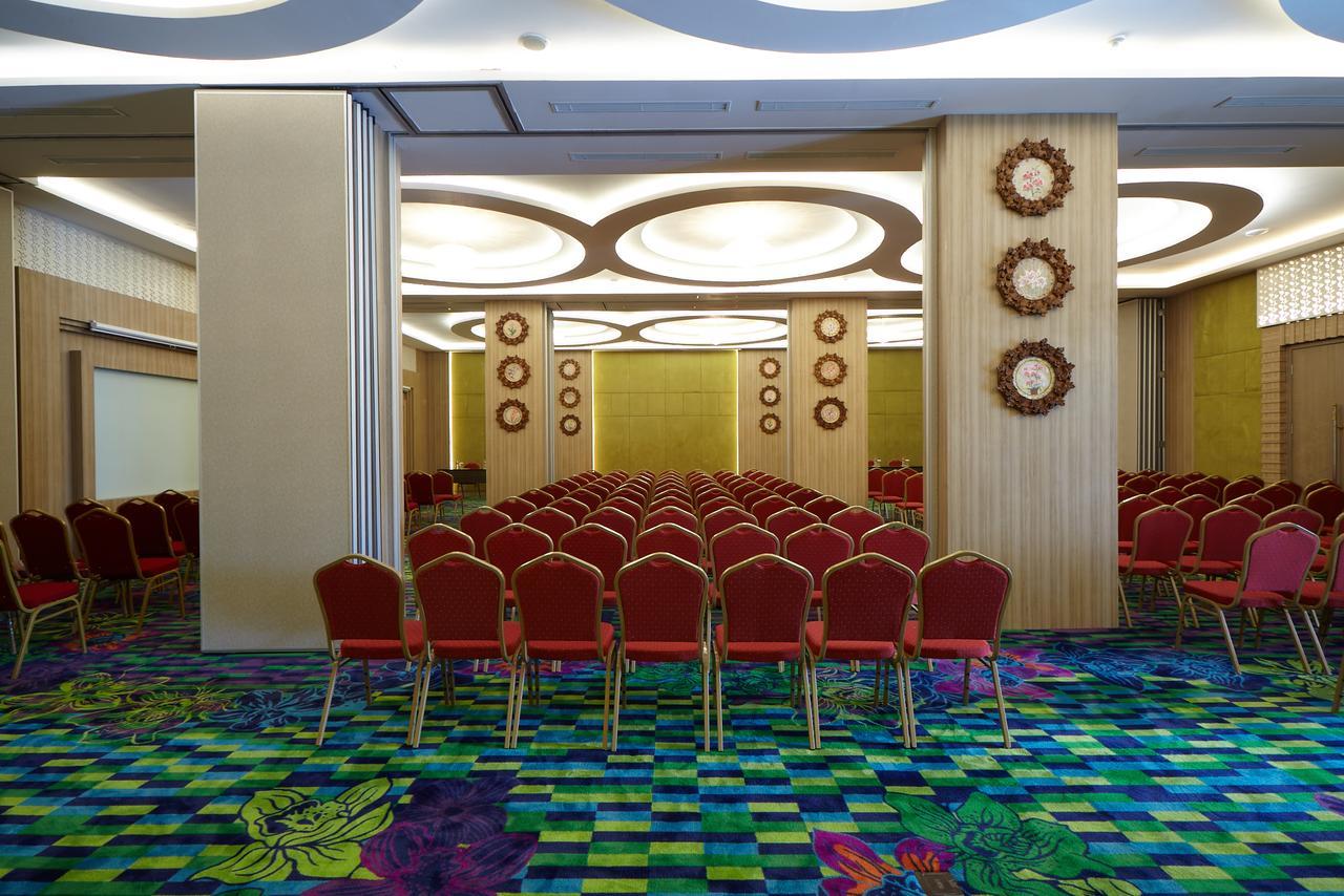 Hotel Ibis Styles Cikarang Exterior foto