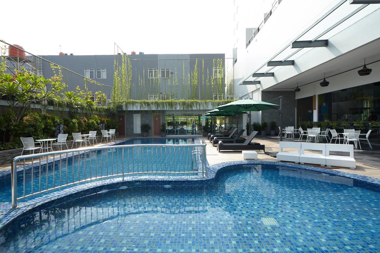 Hotel Ibis Styles Cikarang Exterior foto