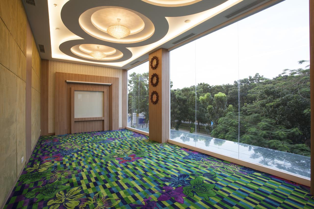 Hotel Ibis Styles Cikarang Exterior foto