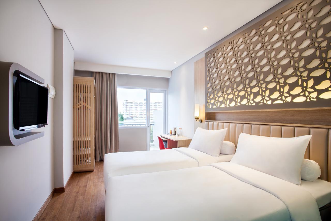 Hotel Ibis Styles Cikarang Exterior foto