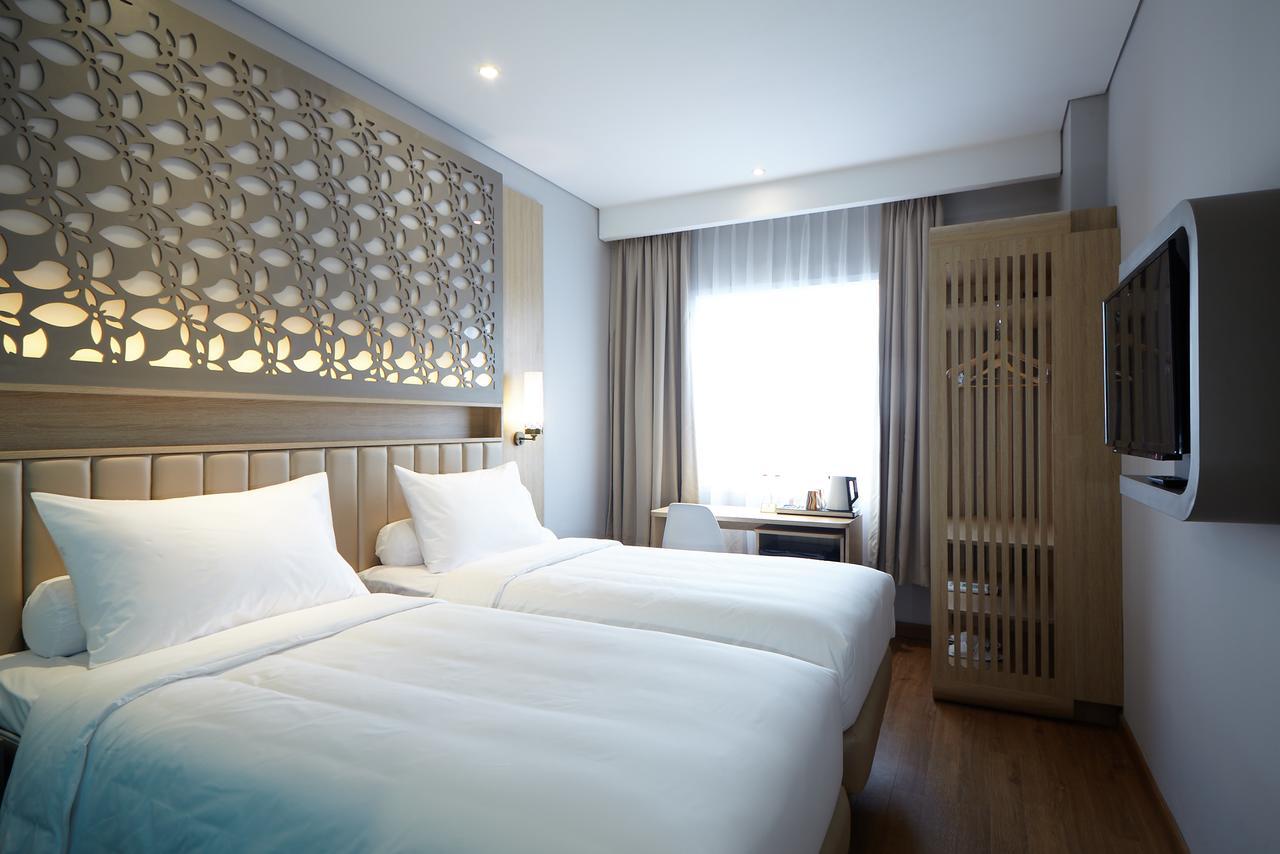 Hotel Ibis Styles Cikarang Exterior foto