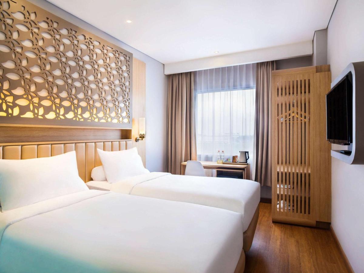 Hotel Ibis Styles Cikarang Exterior foto